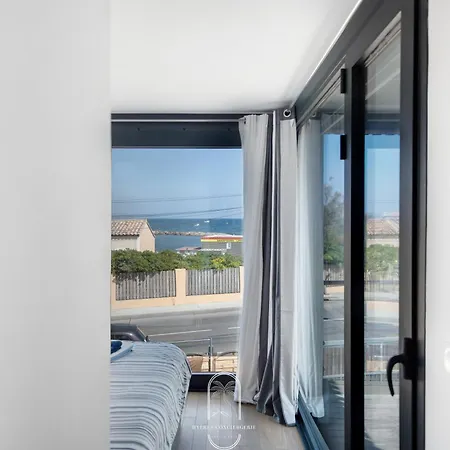 Exceptionnel Vue 360 Degres Roof Vue Clim Wifi Parking By Hc Hyeres